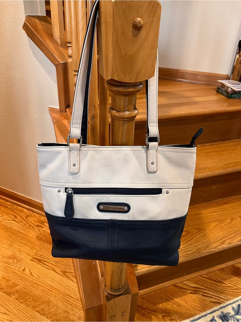 Stone Mountain 2-Toned Pebble Leather Shoulder Bag Navy & Cream